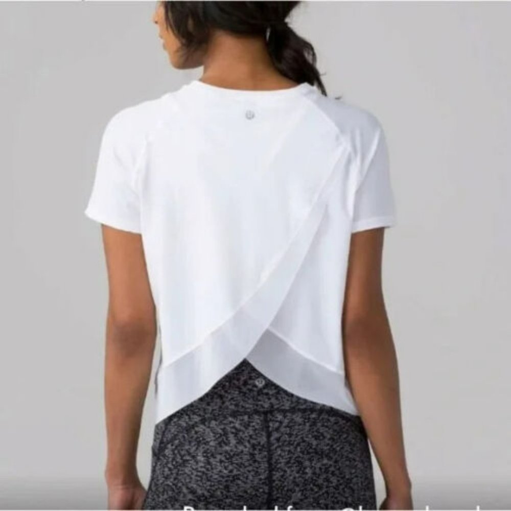 Lululemon Quick Pace Short Sleeve Top Mesh Size 8 White Gray - Picture 2 of 7